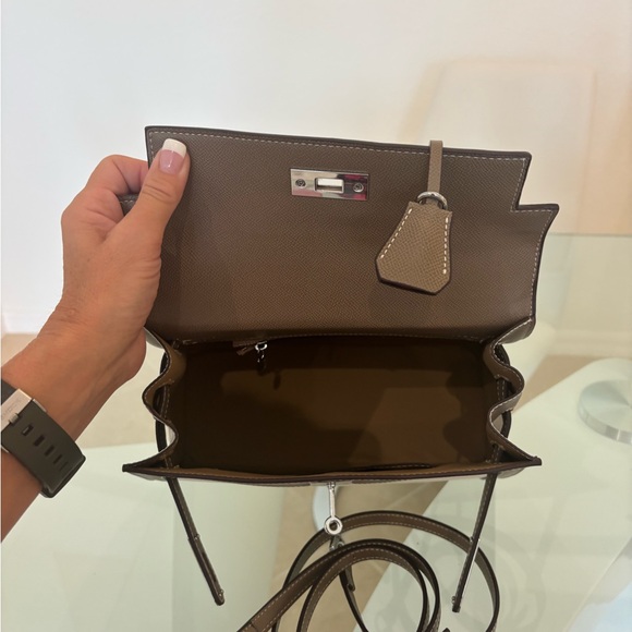 Elegant Tan and Brown Women's Handbag - Picture 2 of 8